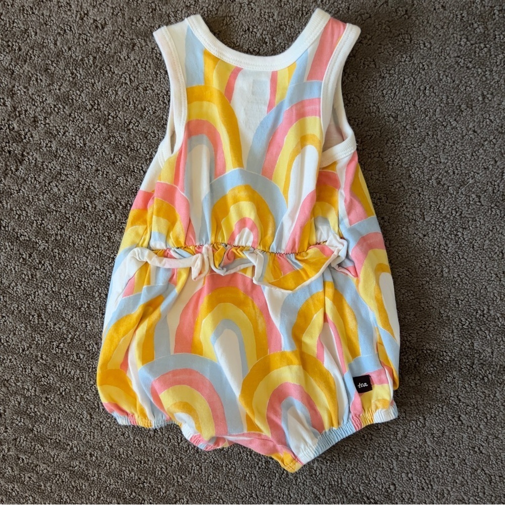 Tea Collection Baby Romper Rainbow Print Ruffle Size 6-9 Months - Picture 3 of 3